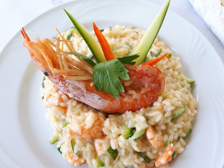 Risotto cu fructe de mare. Sursă foto: pixabay/ALVISSION