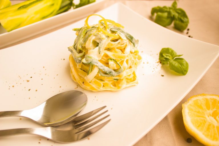 Fettuccine cu lămâie și dovlecei. Sursa: pixabay / Einladung_zum_Essen