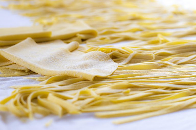 Aluat pentru paste artizanale. Sursa foto : pixabay / Mrdidg