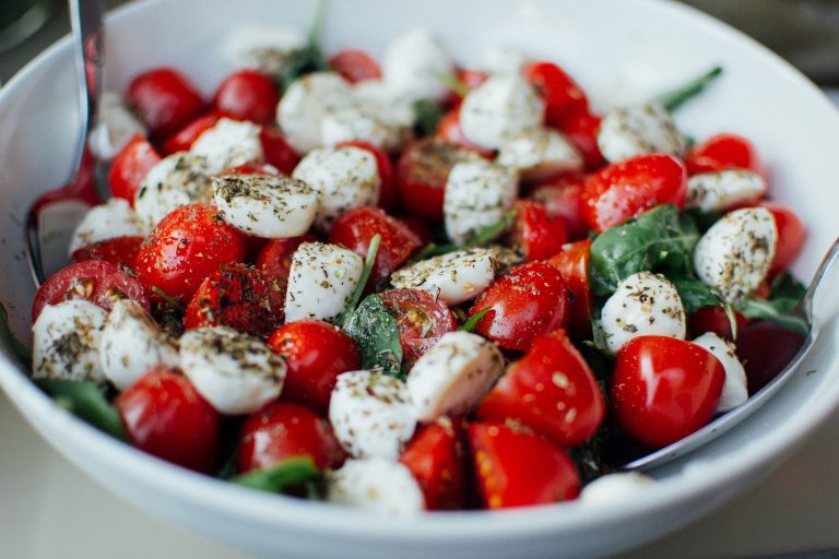 Salată multicoloră. Sursa foto : pixabay / StockSnap