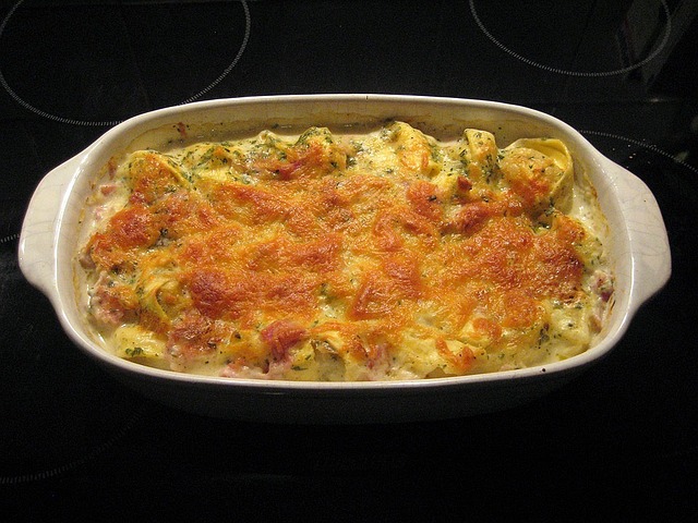 Gratin de tortellini cu ricotta și spanac. Sursa foto : pixabay / Lebensmittelfotos