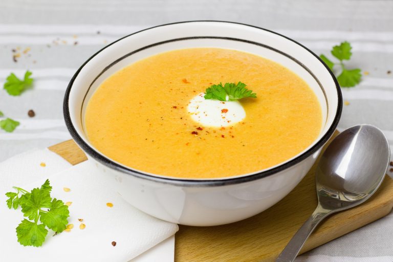 Supă cremă de morcovi și turmeric. Sursa foto : pixabay / Einladung_zum_Essen