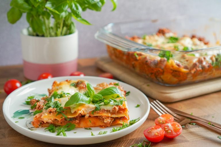 Lasagna cu ricotta și roșii cherry. Sursa foto : unsplash / karolina-kolodziejczak-OSMAK