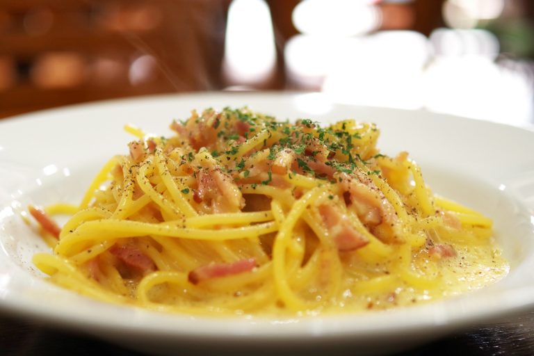 Spaghette carbonara. Sursa foto : pixabay / takedahrs