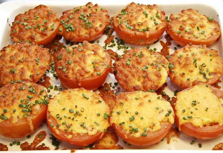 Roșii umplute gratinate. Sursa foto : pixabay / mp1746