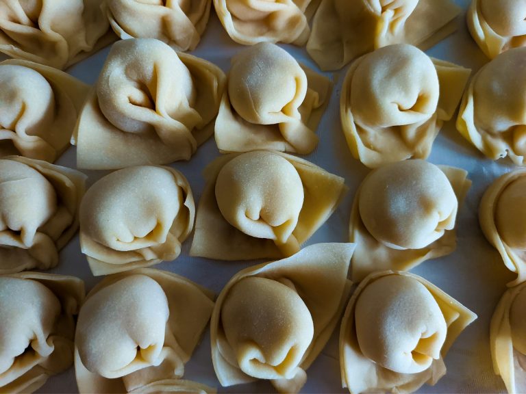 Tortellini de casă cu carne. Sursa foto : unsplash / aknazar-arysbek