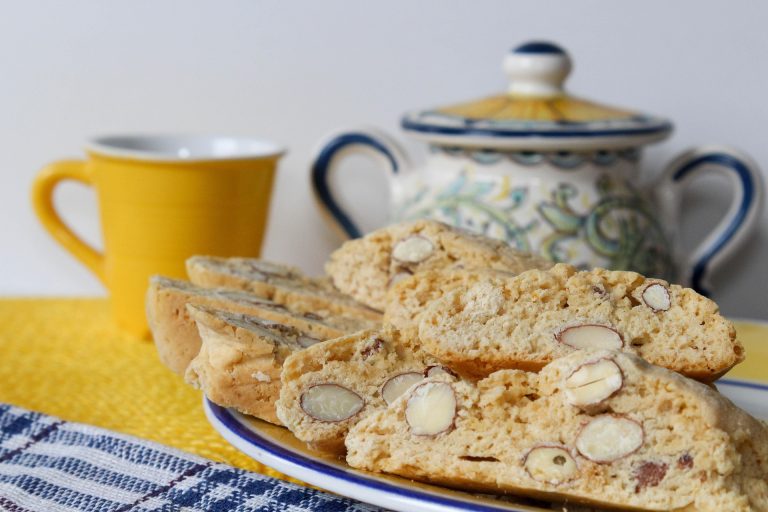 Cantuccini(biscuiți cu migdale). Sursa foto : pixabay / BeatriceBB
