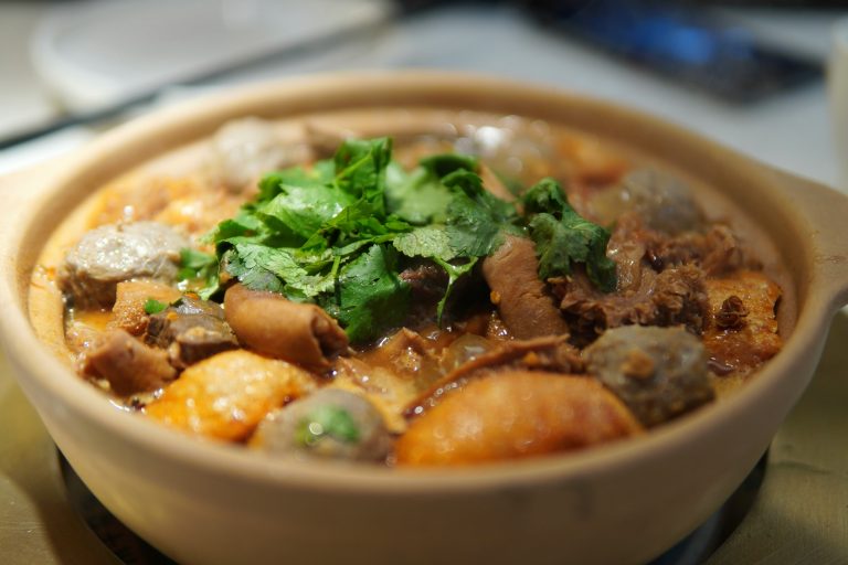 Tocaniță de miel. Sursa foto : unsplash / shawn-rain