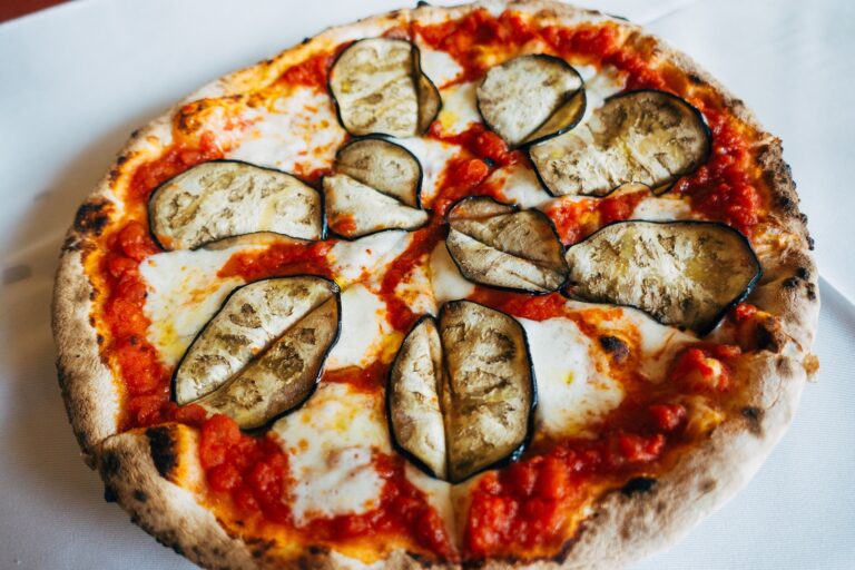 Pizza cu vinete. Sursa foto : pixabay / viarami